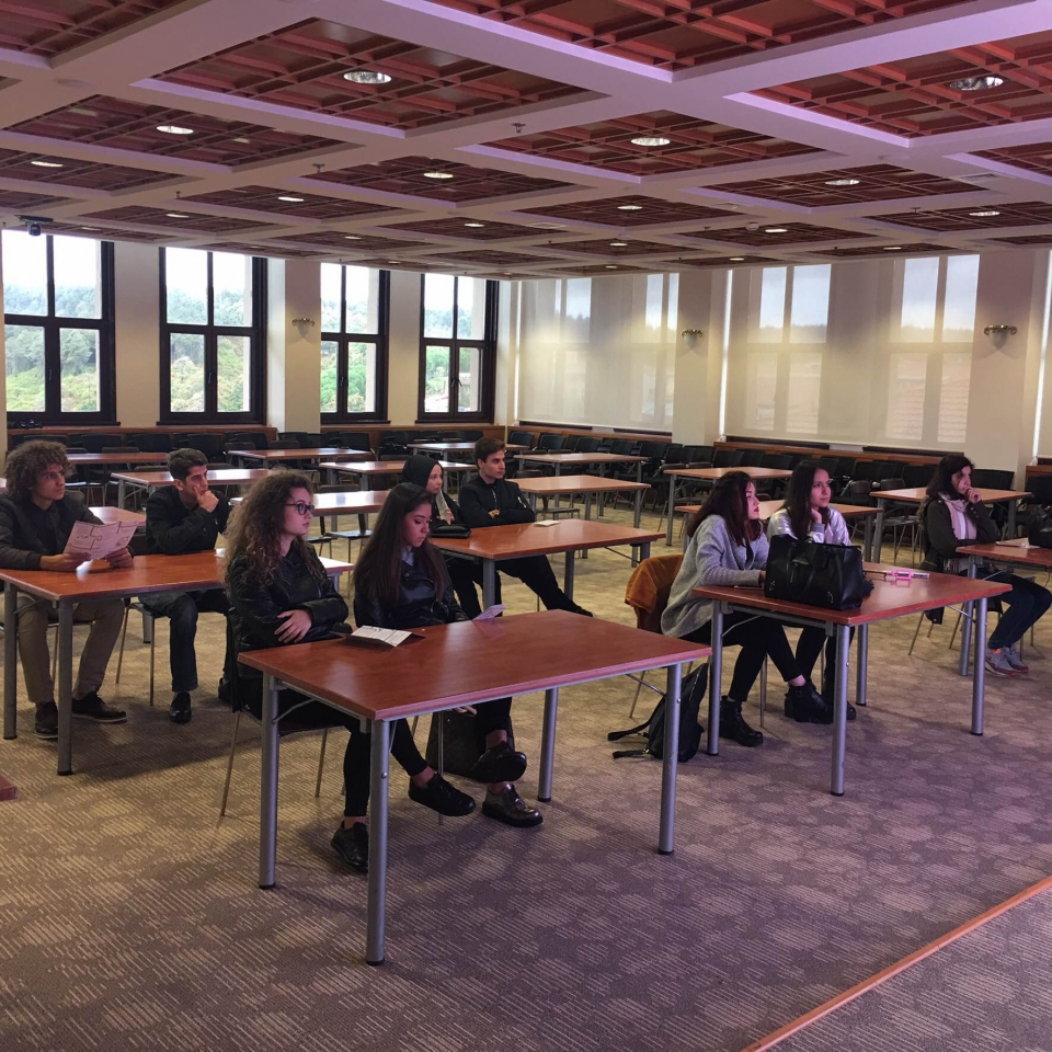 Mimaroba Okyanus Koleji Anadolu Lisesi Fotograf Lise 12 Sinif Ogrencilerinin Universiteleri Taniyalim Etkinliginde Ilk Duraklari Koc Universitesi Oldu