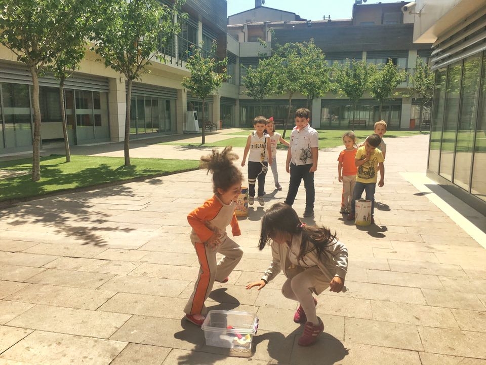 Okyanus Koleji Kolej Ozel Okul Ana Okulu Ilkokul Ortaokul Lise Fatih Okyanus Koleji Anaokulu Fransizca Dil Kulubu Ogrencileri Bahcede