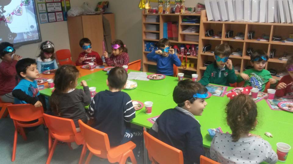 Okyanus Koleji Kolej Ozel Okul Ana Okulu Ilkokul Ortaokul Lise Bahcelievler Okyanus Okul Oncesi Baliklar Sinifi Nda Dogum Gunu Etkinligi