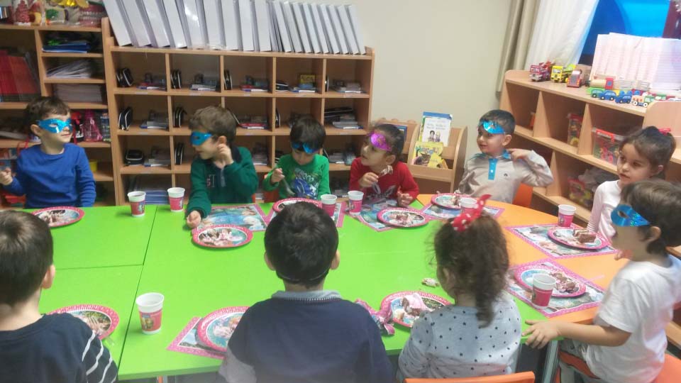 Okyanus Koleji Kolej Ozel Okul Ana Okulu Ilkokul Ortaokul Lise Bahcelievler Okyanus Okul Oncesi Baliklar Sinifi Nda Dogum Gunu Etkinligi