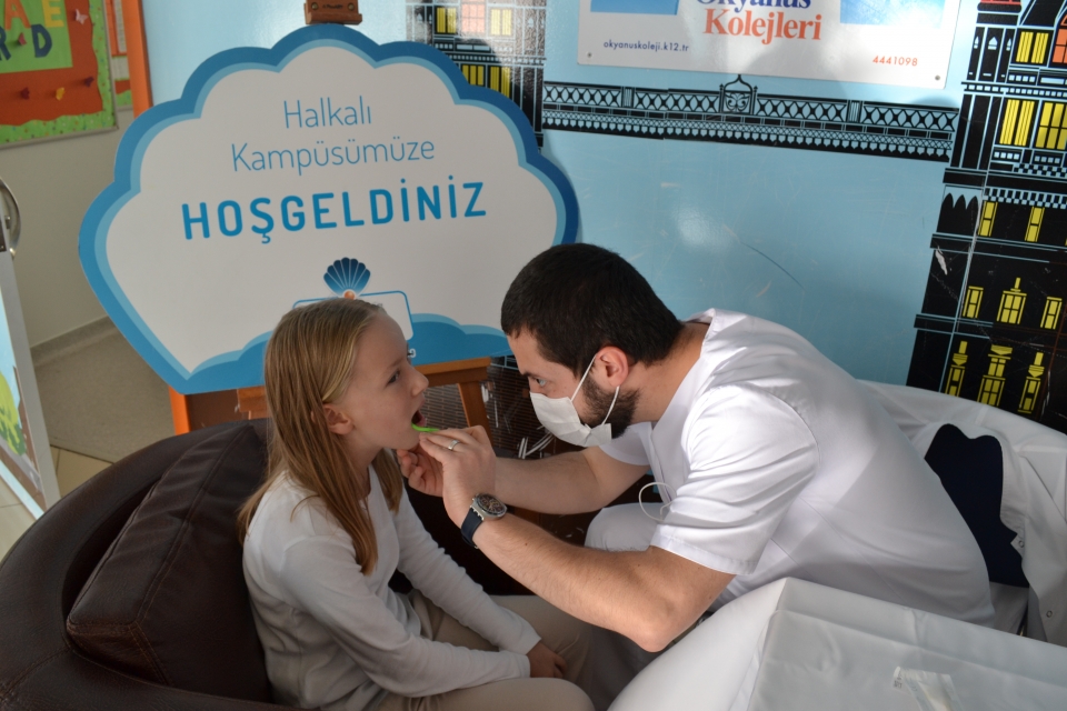 Okyanus Koleji Kolej Ozel Okul Ana Okulu Ilkokul Ortaokul Lise Avrupa Dis Hastanesi 4 Ve 2 Siniflara Dis Sagligi Taramasi Yapti