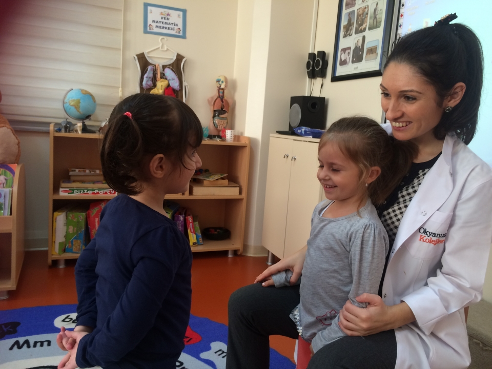 okyanus koleji kolej ozel okul ana okulu ilkokul ortaokul lise gunesli okyanus koleji okul oncesi ruzgarlar grubu oyun oynuyor