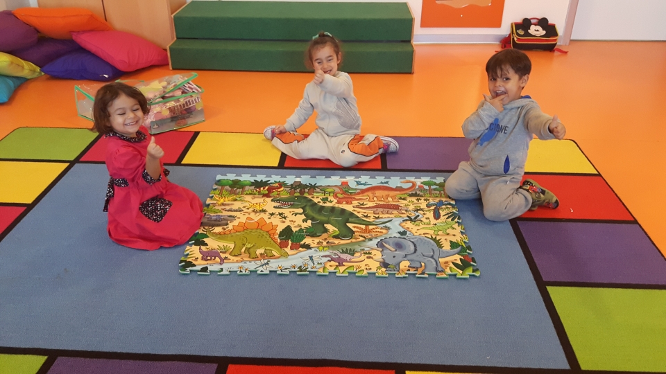 Okyanus Koleji Kolej Ozel Okul Ana Okulu Ilkokul Ortaokul Lise Kemerburgaz Okyanus Koleji Okul Oncesi Cicekler Sinifi Kucuk Kas Becerilerini Gelistiriyor