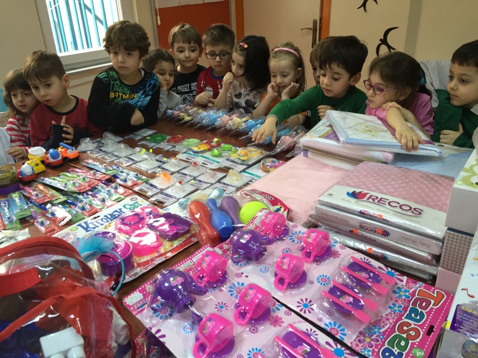 Okyanus Koleji Kolej Ozel Okul Ana Okulu Ilkokul Ortaokul Lise Miniklerden Cocuk Esirgeme Kurumu Ndaki Kardeslerine Hediye