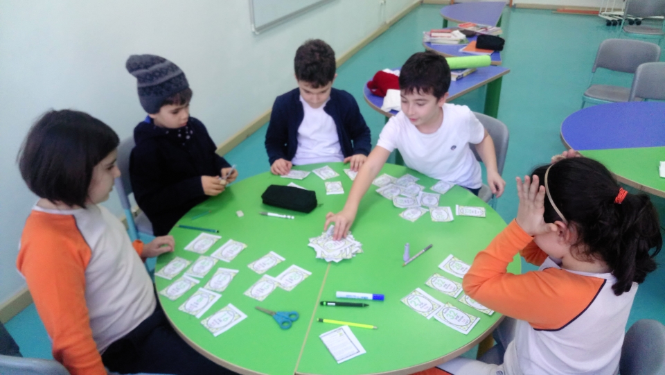 Okyanus Koleji Kolej Ozel Okul Ana Okulu Ilkokul Ortaokul Lise Bahcesehir Okyanus Koleji Ustun Zekalilar Ve Yetenekliler Ilkokulu 3 Sinif Matematik Esnek Grup Ogrencileri Carpma Oyunu Etkinliginde