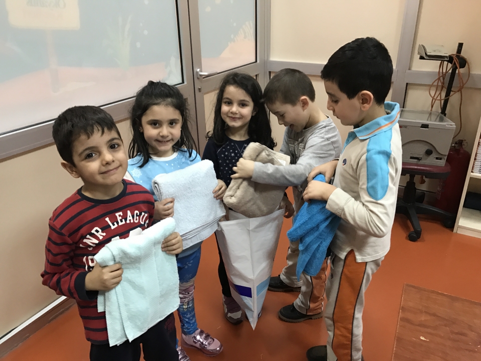 Okyanus Koleji Kolej Ozel Okul Ana Okulu Ilkokul Ortaokul Lise Miniklerden Cocuk Esirgeme Kurumu Ndaki Kardeslerine Hediye