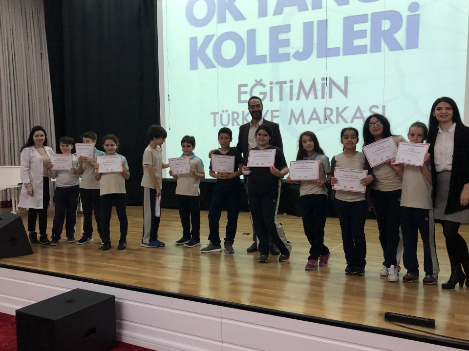 Okyanus Koleji Kolej Ozel Okul Ana Okulu Ilkokul Ortaokul Lise Ortaokul Kademesi 5 Sinif Ogrencileri Ingilizce Konusma Sinavi Sertifika Toreninde Bulustu