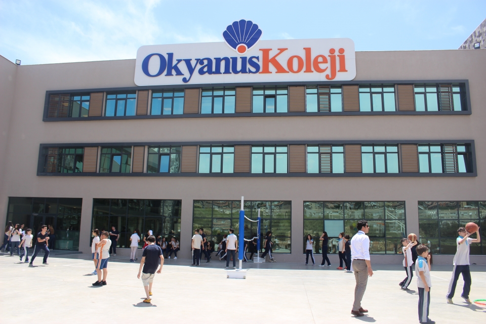 Izmir Bornova Okyanus Koleji Anadolu Lisesi Fotograf 19 Mayis Ataturk U Anma Genclik Ve Spor Bayrami