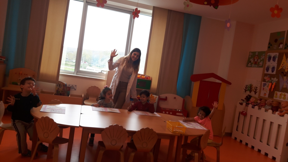 Okyanus Koleji Kolej Ozel Okul Ana Okulu Ilkokul Ortaokul Lise Okul Oncesi Cicekler Grubu Bahcede Ingilizce Matematik Oyun Etkinliginde