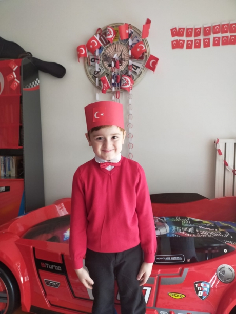 diy lightning mcqueen costume - Google-søk  Lightening mcqueen, Happy  halloween, Diy halloween costumes for kids