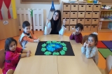 Kemerburgaz Okyanus Koleji Okul Öncesi Çiçekler Grubu Sanat Etkinliği Yapıyor