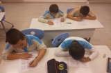 1. Sınıflarımız Satranç Dersinde Hem Öğreniyorlar  Hem Eğleniyorlar