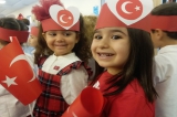 Bornova Okyanus Koleji Okul Öncesi Grubu öğrencileri Cumhuriyet'in ilan edilişinin 96. Yıl dönümünü kutlamanın haklı gururunu yaşıyor.
