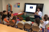 İnciler Sınıfı İngilizce Dersinde "School Objects" Konusunu Öğreniyor