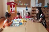 Kemerburgaz Okyanus Koleji Okul Öncesi Çiçekler Grubu Okuma Yazmaya Hazırlık Çalışmasında Sarı Rengi Öğreniyor
