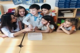 Mavişehir Okyanus Koleji Okul Öncesi Kuşlar Grubu Islanmayan Kağıt Deneyi Yapıyorlar