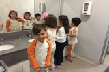 Okul Öncesi Gökkuşağı Ve Bulutlar Sınıfı İngilizce Dersinde