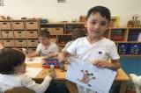 Okul Öncesi Yıldızlar ve Güneş Grubu Bilingual Dersinde Sonbahar Etkinliği Yapıyor