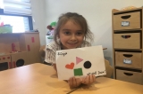 Okul Öncesi Yıldızlar ve Güneş Grubu Match the Shapes Etkinliği Yapıyor