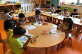 Kemerburgaz Okyanus Koleji Yunuslar Grubu Öğrencileri Bütünleştirilmiş Etkinlikte  “Arkadaşım Nerede İle Yırtma Yapıştırma”  etkinliği gerçekleştirildi