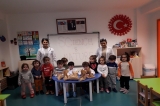 Ataşehir Okyanus Koleji Okul Öncesi Çiçekler Grubu Öğrencileri Science & Nature  dersinde