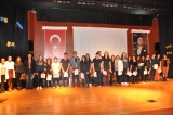 Avcılar Okyanusta 80’ler Esintisi ve Geleneksel Cambridge Sertifika Töreni
