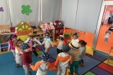 Beykent Okyanus Koleji Okul Öncesi Çiçekler Grubu Tak Takıştır Partisi Yapıyor