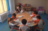Çekmeköy Okyanus Koleji, Okul Öncesi Çiçekler Grubu İngilizce Dersinde Ailem Konusunu İşliyor