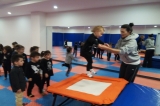 Çiçek Sınıfı Beceri Koordinasyon Dersinde Trambolinde Eğlenceli Vakitler Geçirdi