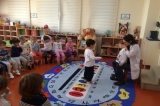 Güneşli Okyanus Koleji Okul Öncesi Rüzgarlar Grubu Oyun Oynuyor