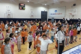 Güneşli Okyanus'ta Sabah Sporu