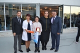 Halkalı Okyanus Koleji ilkokulu resim yarışması birincisine ödülünü verdi.