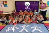 Mavişehir Okyanus Koleji Okul Öncesi Çiçekler Grubu İngilizce Dersinde İskelet Sistemini Tanıdı