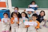 Fatih Okyanus Koleji 2. Sınıflar  İspanyolca Kulubü aile üyelerini öğreniyor.