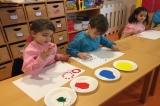 Gökkuşağı Grubu Eğlenerek Baskı Çalışması Yapıyor