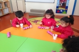 Güneşli Okyanus Koleji Okul Öncesi Rüzgar Sınıfı Tırtıl Faaliyeti Yapıyor