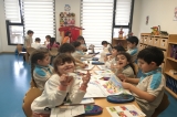 Yıldızlar ve Güneş Grubu İngilizce Derslerinde “Clothes” Konusunu İşleyerek Çeşitli Kitap Çalışmaları ve “Jigsaw” Etkinliği Yaptı