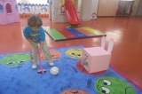 Güneşli Okyanus Koleji Okul Öncesi Çiçekler Grubu Golf Oynuyor