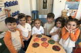 Bornova Okyanus Koleji Okul Öncesi Balıklar ve Yunuslar Sınıfı Sanat Etkinliği Yapıyor