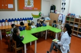 Güneşli Okyanus Koleji Okul Öncesi Çiçekler Grubu Kuklalarını Oynatıyor
