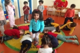 Güneşli Okyanus Koleji Okulöncesi Rüzgar Grubu Uykucu Horoz Oyununu Oynuyor