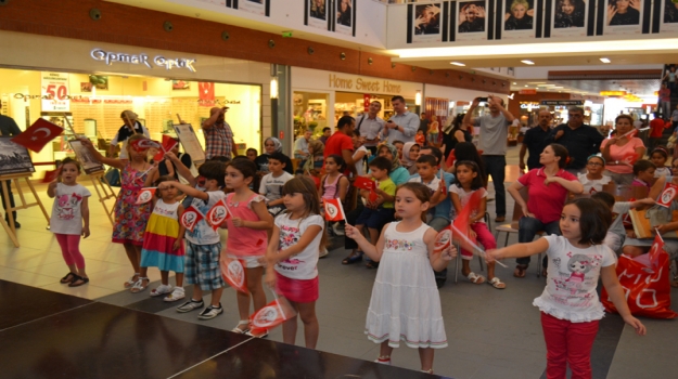 Okyanus'tan Starcity ve Olivium'da 30 Ağustos Kutlaması