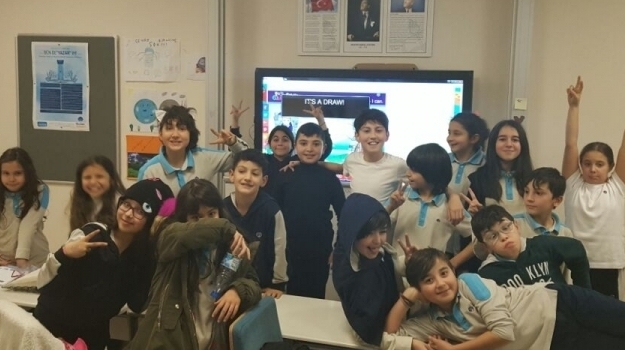 İncek Okyanus 5/C Sınıfı Hem Eğleniyor Hem de İngilizce Öğreniyor