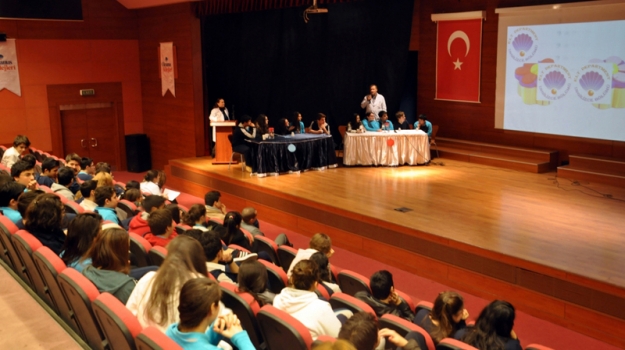 9. Sınıflar'ın İngilizce "Guess What" Yarışması