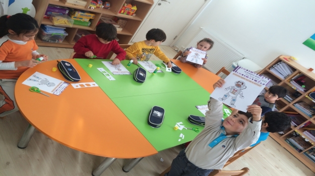Adana Okyanus Koleji  Yıldızlar Grubu İngilizce Dersinde
