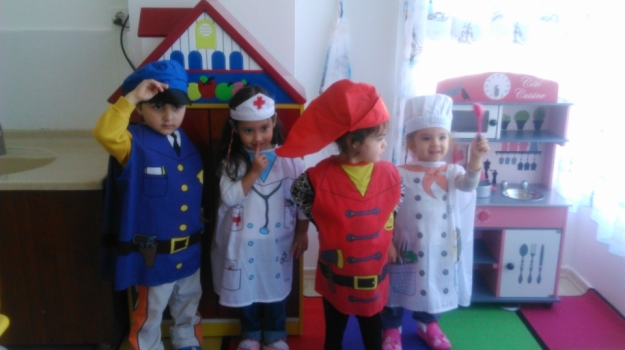 Adana Okyanus Koleji Çiçekler Grubu Meslekleri Öğreniyor