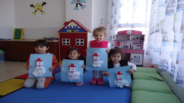Adana Okyanus Koleji Çiçekler Grubu Sanat Etkinliğinde