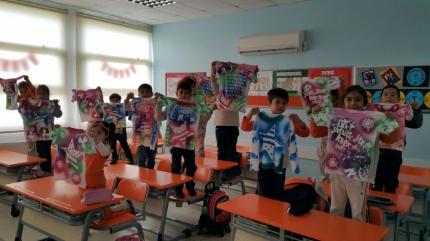 Adana Okyanus Koleji'nde Tişört Boyama Çalışması