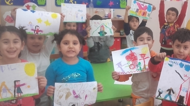 Adana Okyanus Koleji Okul Öncesi A grubu Öğrencileri Sosyal Beceri Dersinde Sevgi Konusunu İşleyerek Sevdikleri İçin Etkinlik Yaptılar.