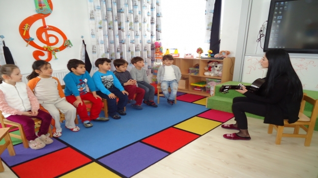Adana Okyanus Koleji Yıldızlar Sınıfı Müzik Dersinde